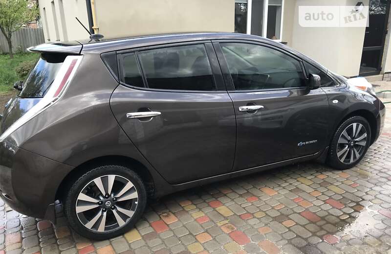 2016 nissan leaf