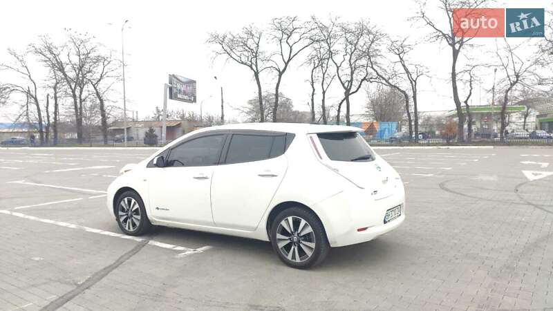 2016 nissan leaf