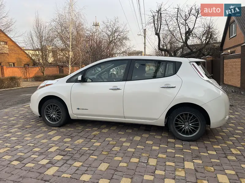 2016 nissan leaf