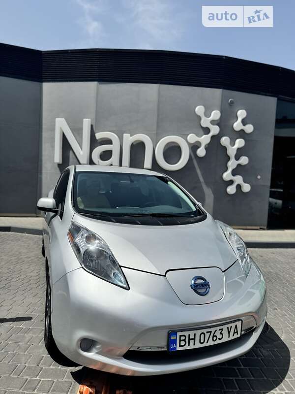 2016 nissan leaf