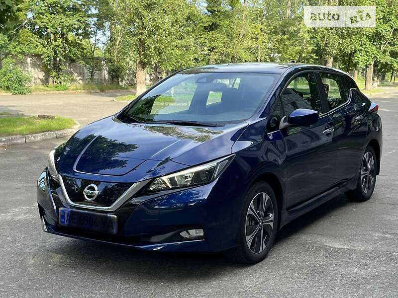 2022 nissan leaf