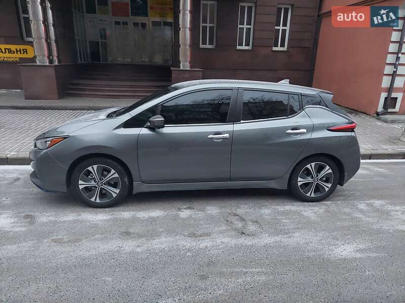 2021 nissan leaf
