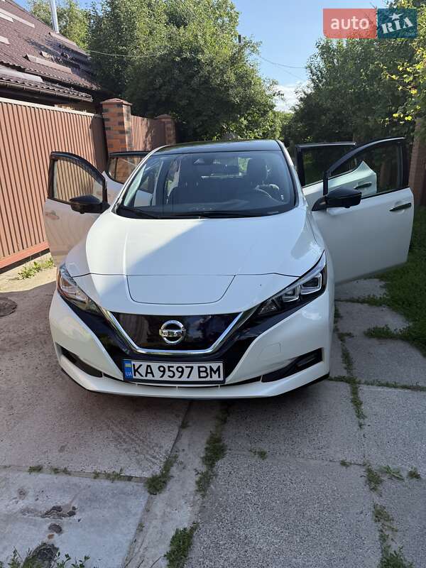 2020 nissan leaf