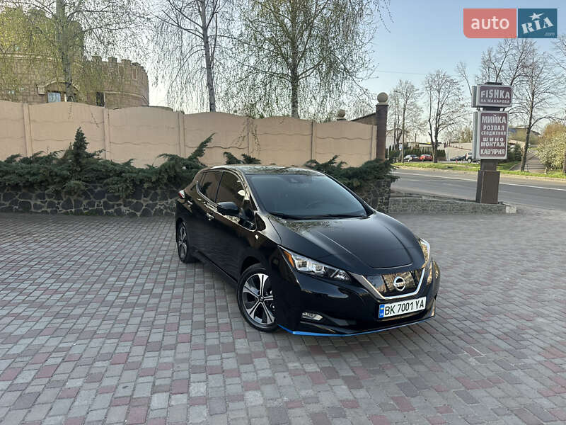 2021 NISSAN Leaf