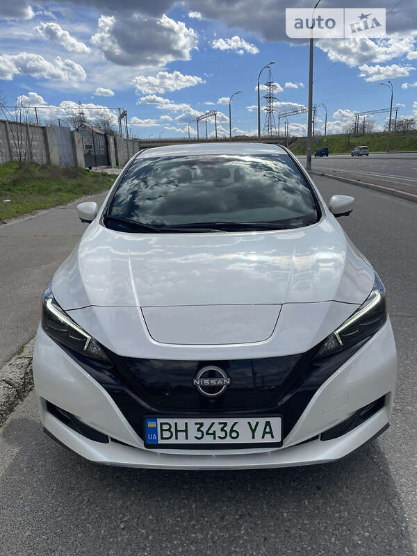 2022 nissan leaf
