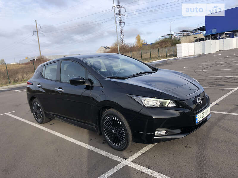 2022 nissan leaf