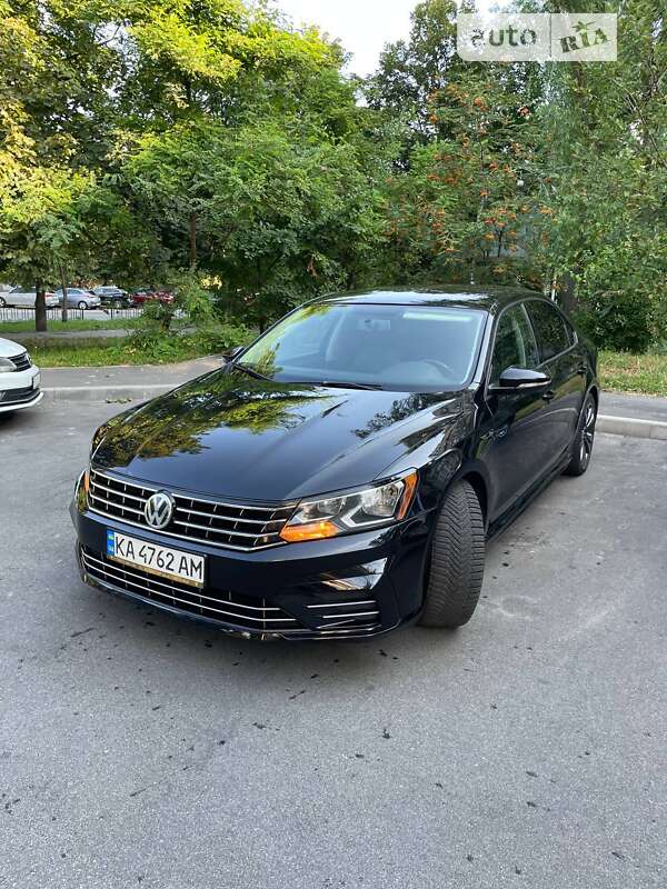 2018 VOLKSWAGEN Passat