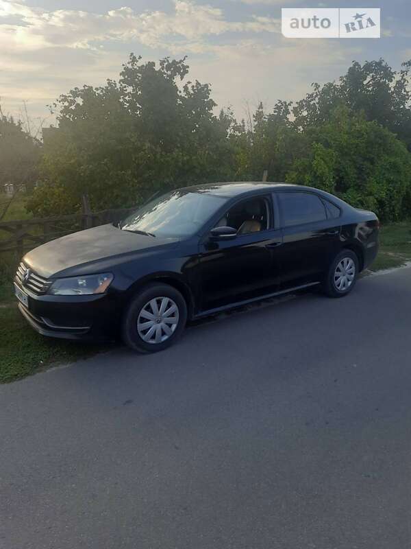 2013 VOLKSWAGEN Passat