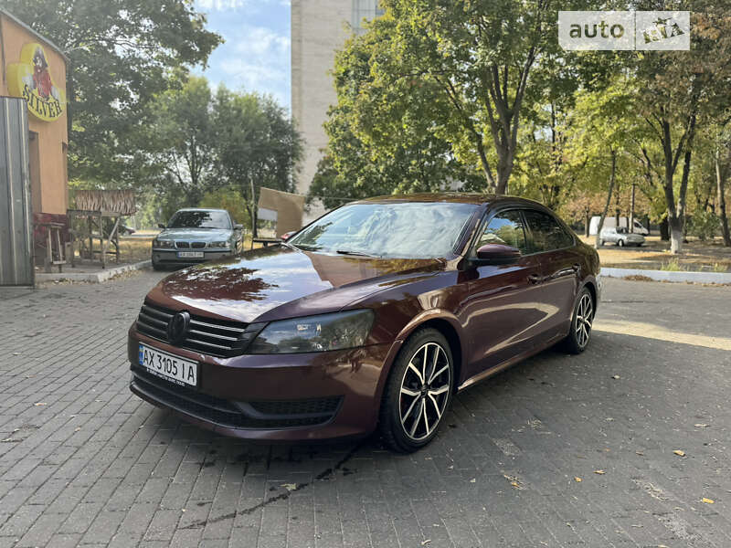 2012 VOLKSWAGEN Passat