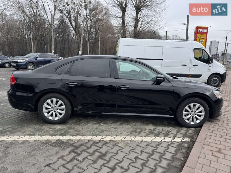 2012 VOLKSWAGEN Passat