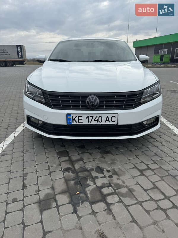 2017 VOLKSWAGEN Passat