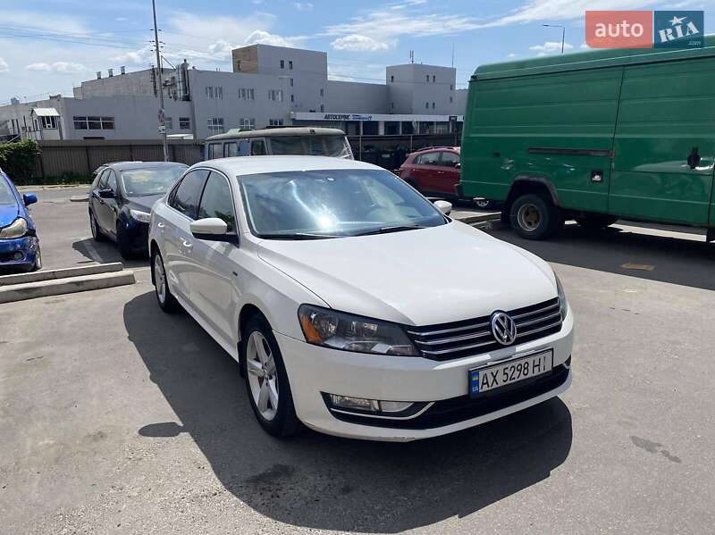 2015 VOLKSWAGEN Passat