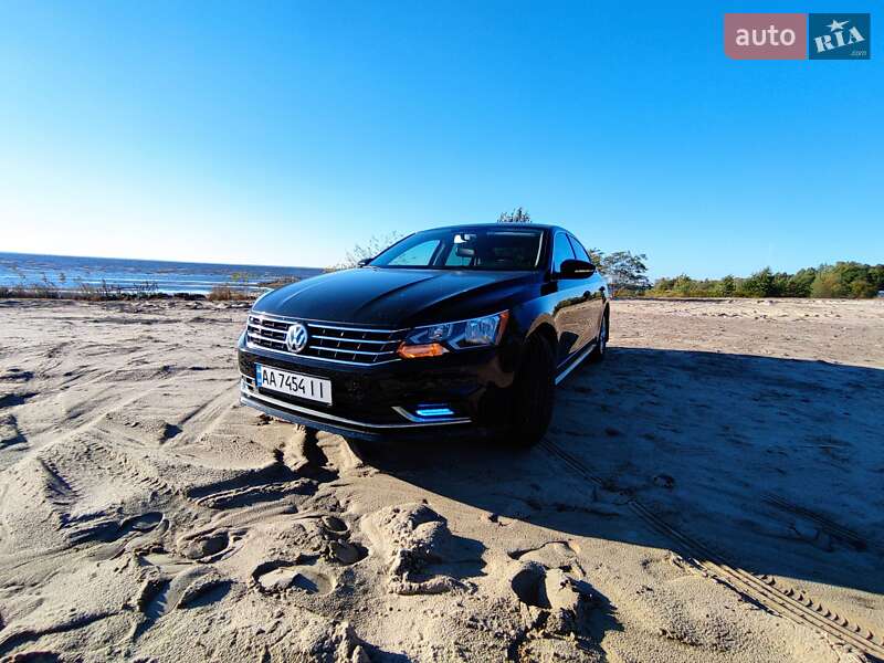 2017 VOLKSWAGEN Passat