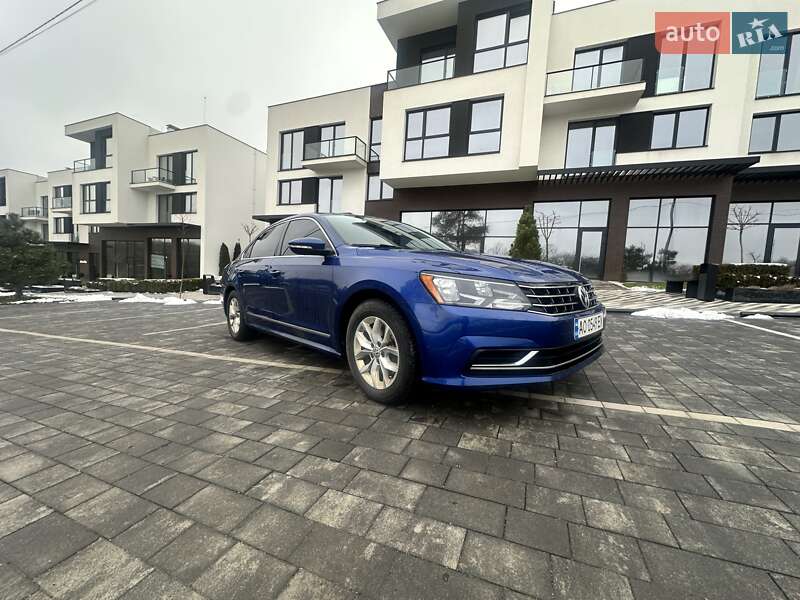 2016 VOLKSWAGEN Passat