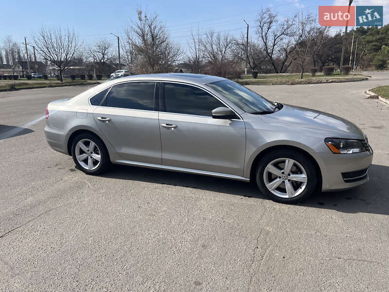 2013 VOLKSWAGEN Passat