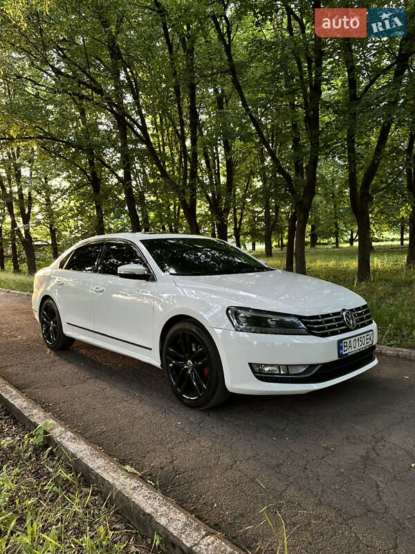 2013 VOLKSWAGEN Passat