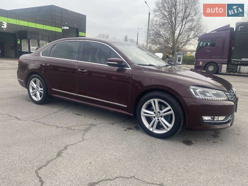 2013 VOLKSWAGEN Passat