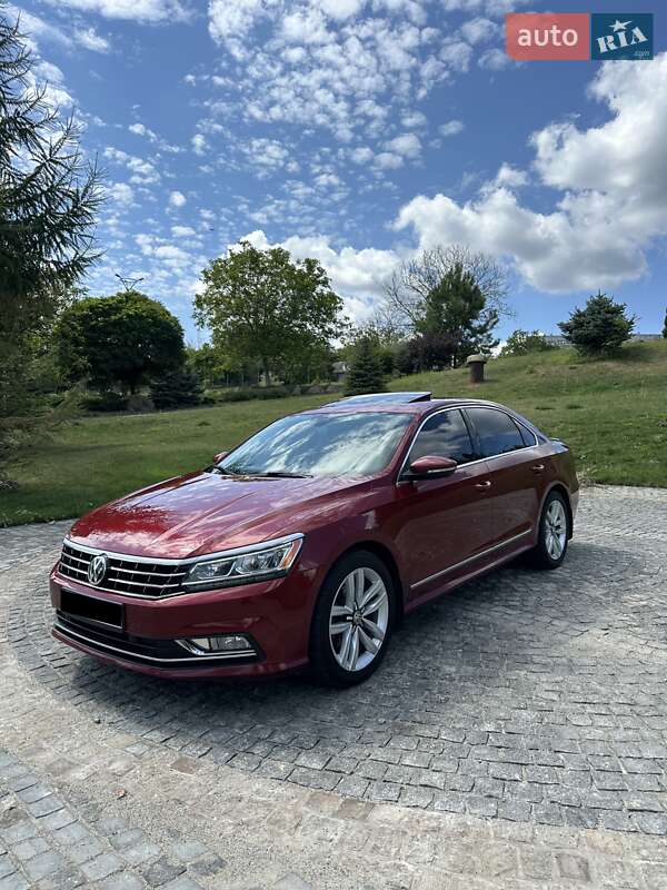 2016 VOLKSWAGEN Passat