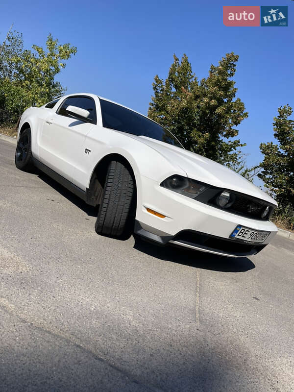 2010 ford mustang
