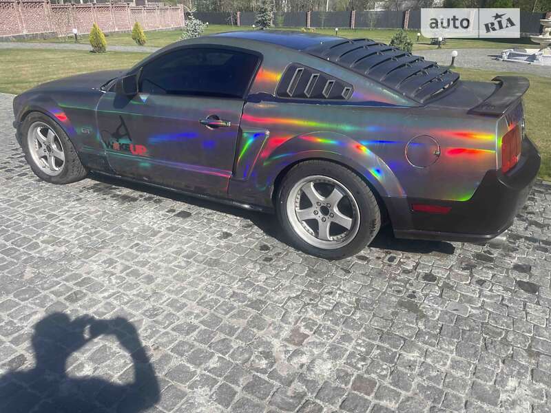 2005 ford mustang