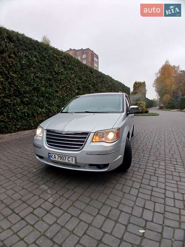 2008 chrysler town-country