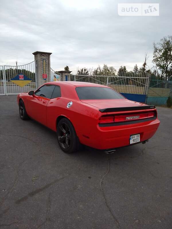 2010 dodge challenger srt8