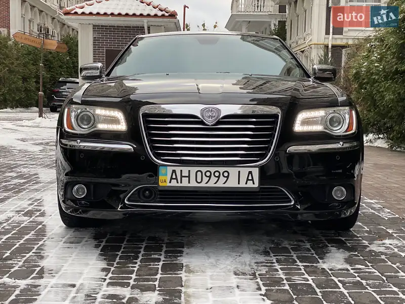 2012 lancia thema