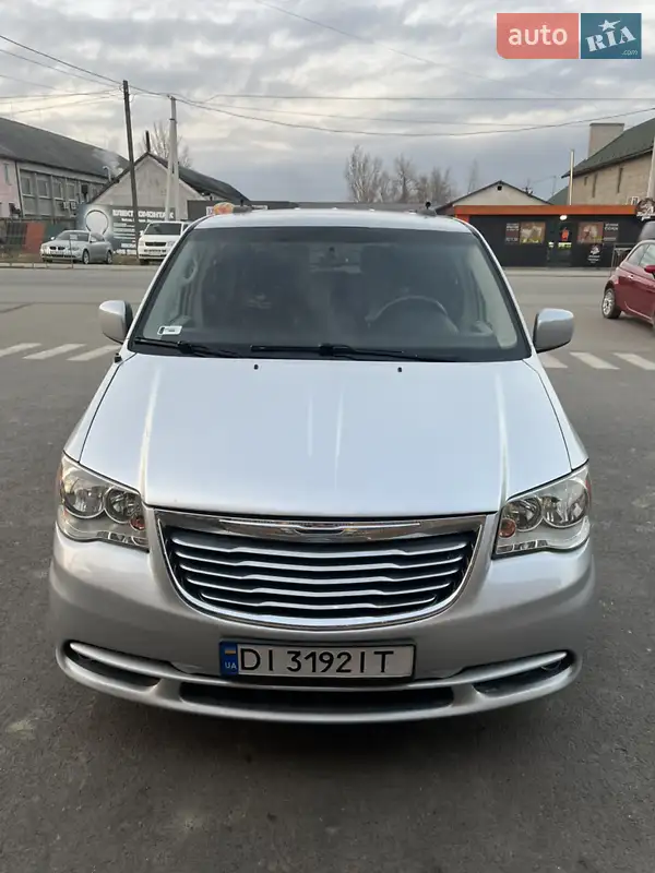 2012 chrysler town country