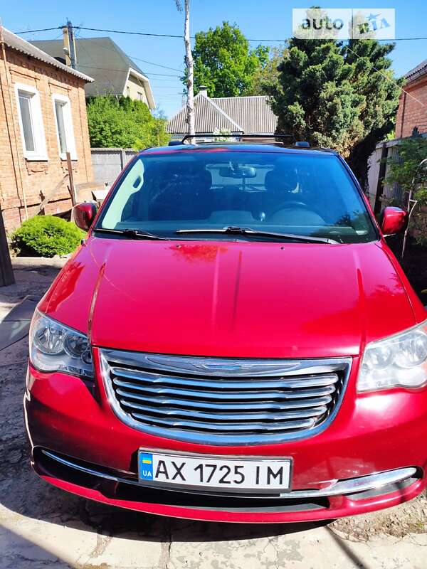 2014 chrysler town country