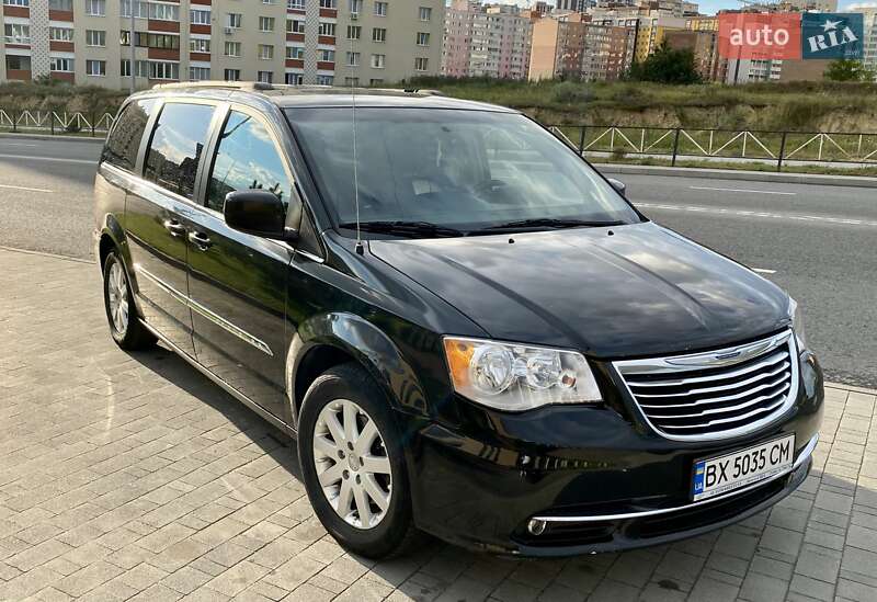 2012 chrysler town-country