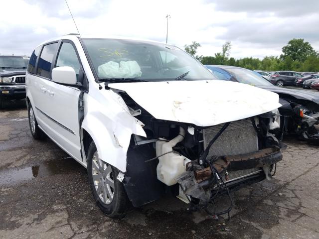 2016 chrysler town-cou