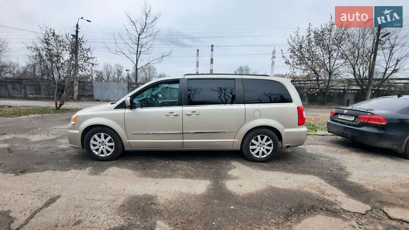 2013 chrysler town country