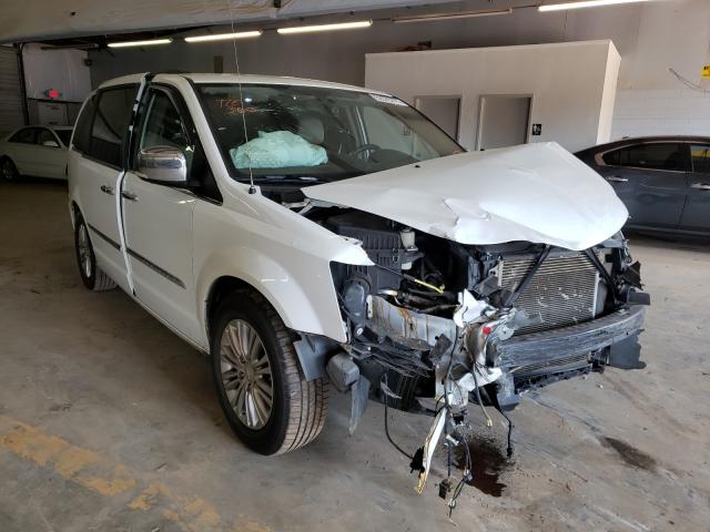 2016 chrysler town-amp cou