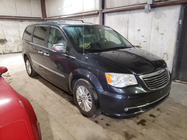 2013 chrysler town-cou