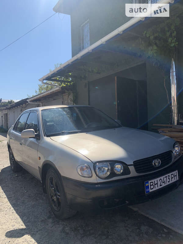 2000 toyota corolla