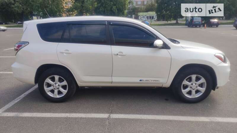 2013 toyota rav4-ev