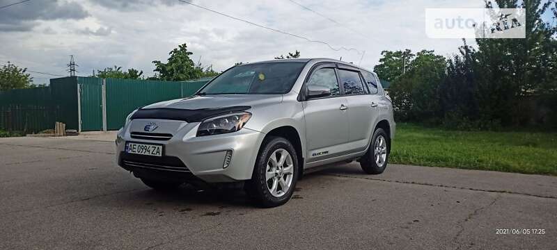 2013 toyota rav4-ev