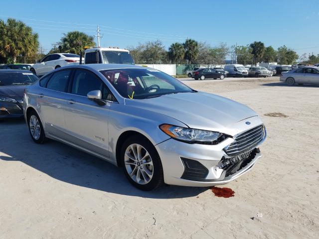2019 ford fusion se