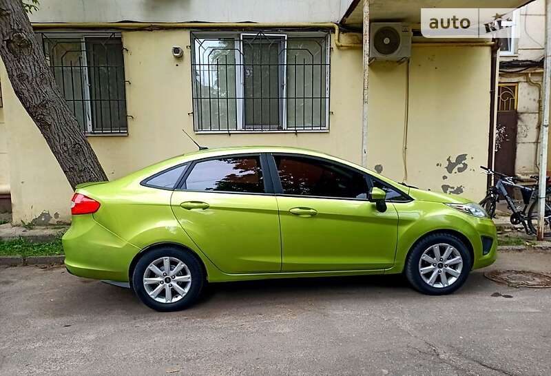 2010 ford fiesta