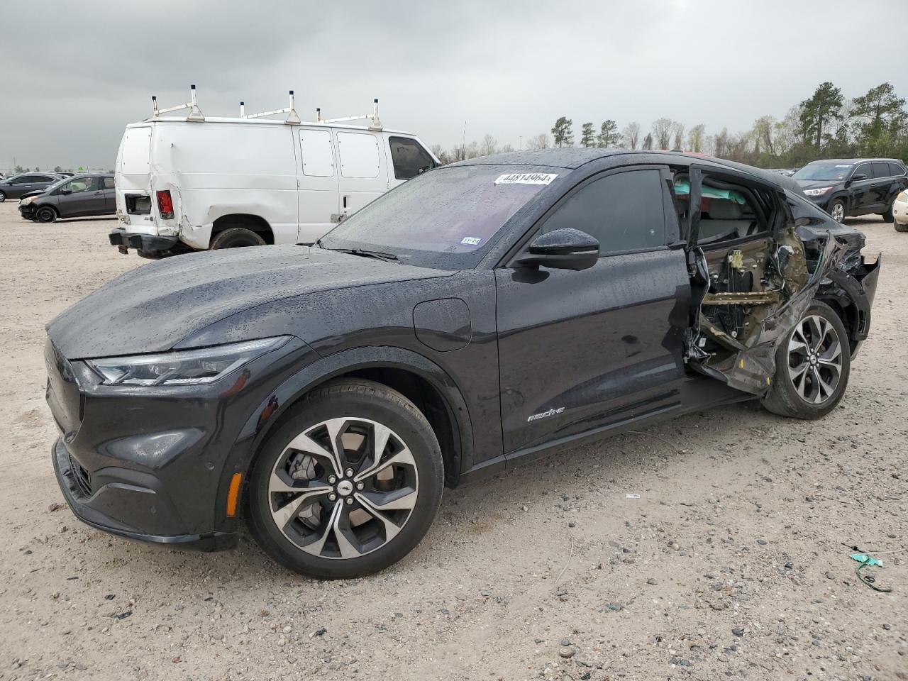 2022 ford mustang mach-e