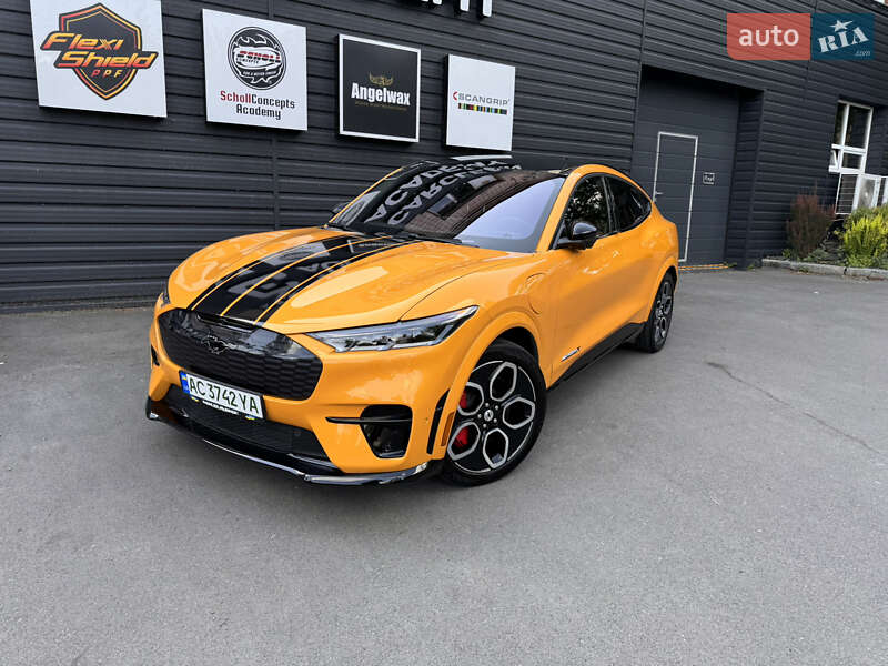 2022 ford mustang mach-e
