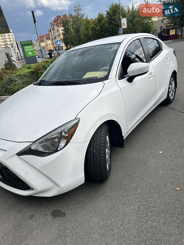 2017 toyota yaris