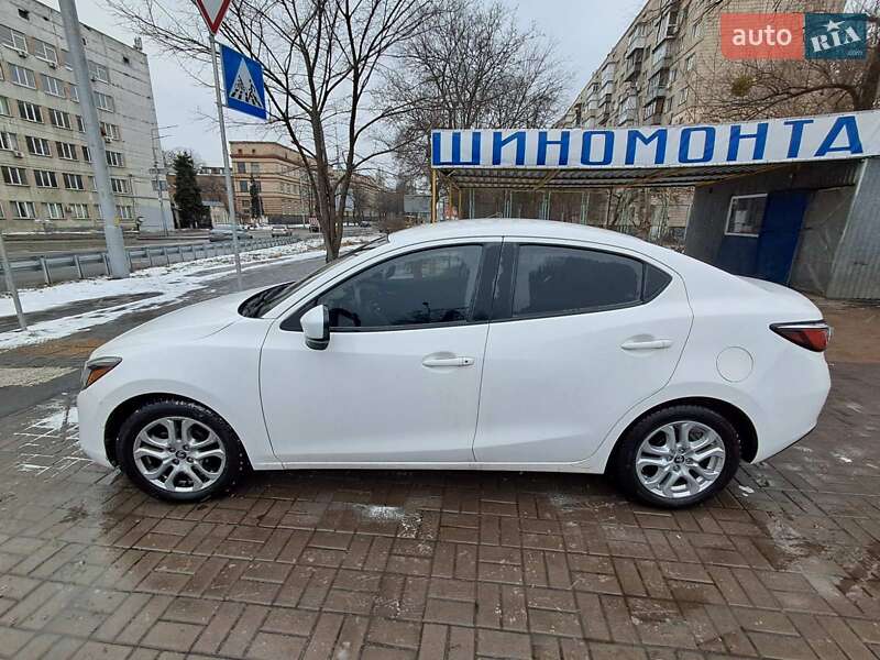 2017 toyota yaris
