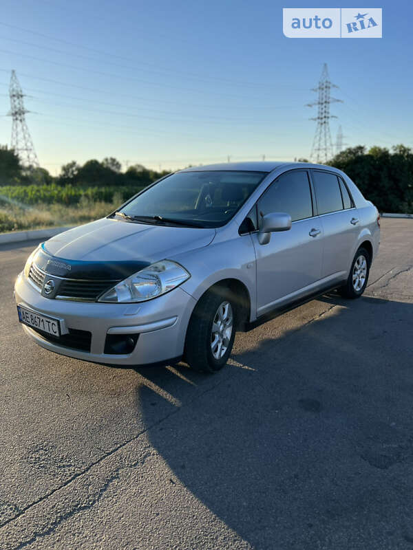2008 nissan tiida