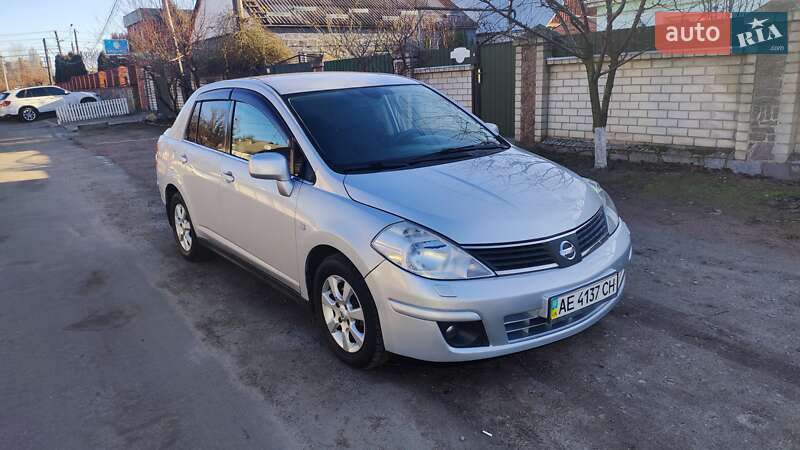 2008 nissan tiida