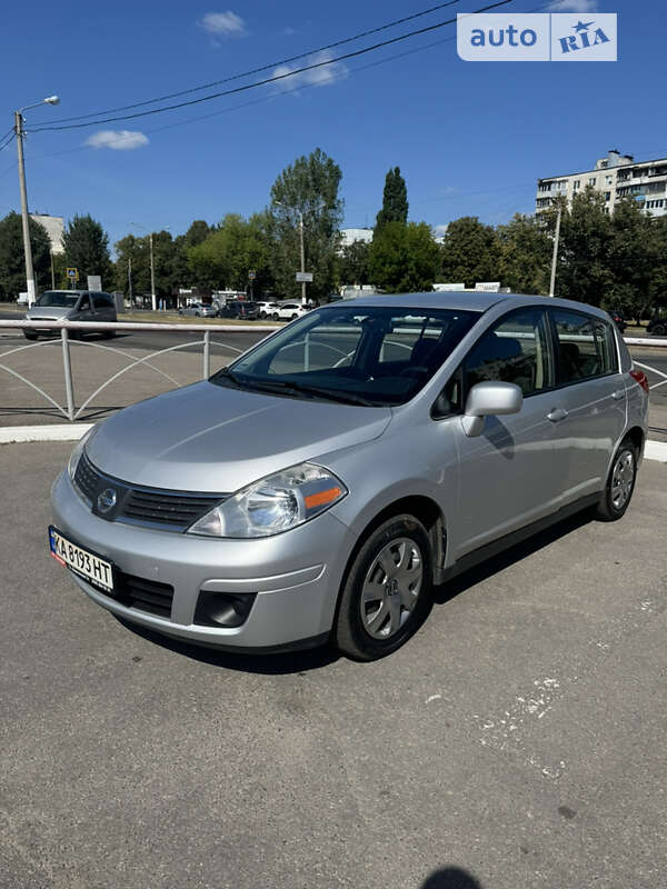 2009 nissan versa