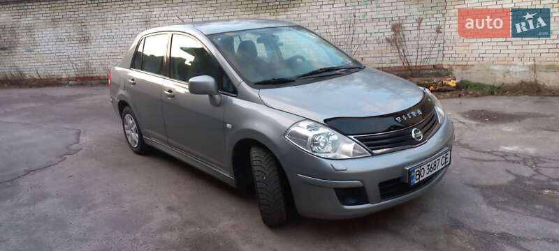 2010 nissan tiida