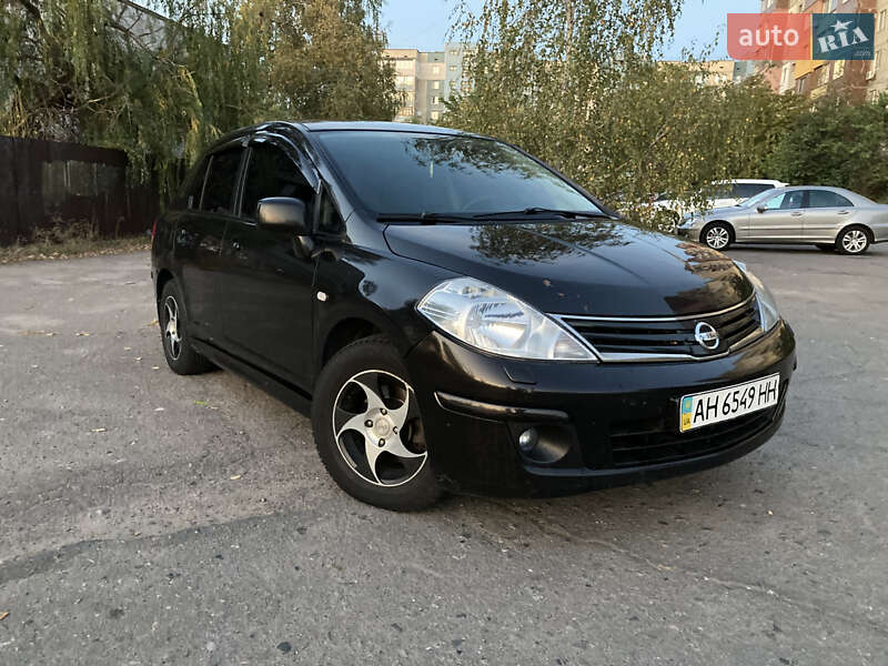 2010 nissan tiida