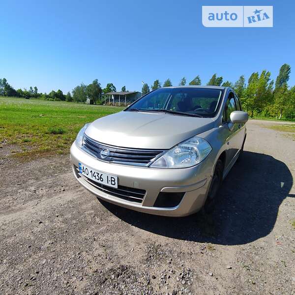 2011 nissan tiida