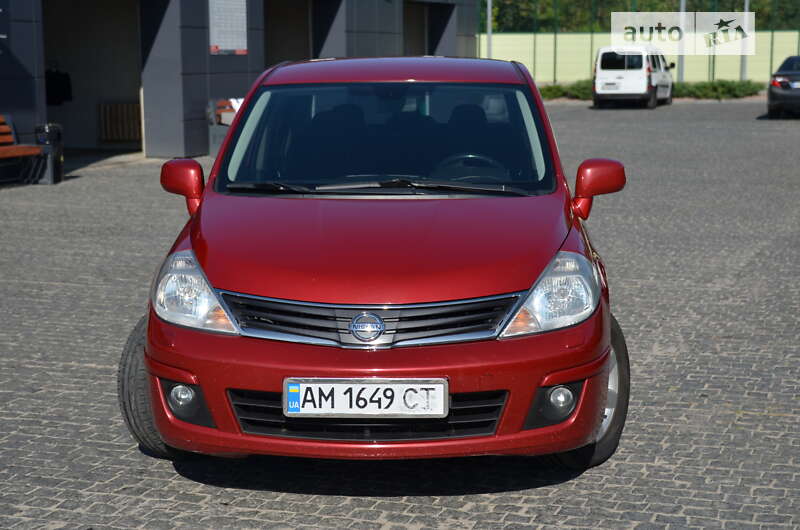 2012 nissan tiida